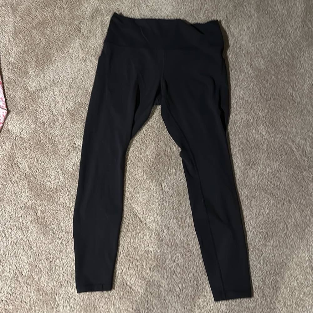 Black lululemon wonder under with pockets high rise size 14 leggings 28inch